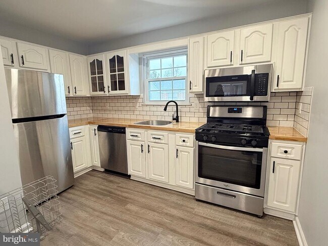 104 Sandstone Ct in Lumberton, NJ - Foto de edificio - Building Photo