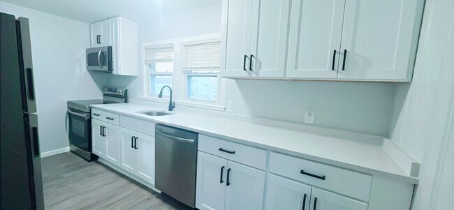 429 Jackson Ave in Magnolia, NJ - Foto de edificio - Building Photo