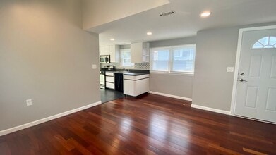 450 S Fulton Ave in Lindenhurst, NY - Building Photo - Building Photo