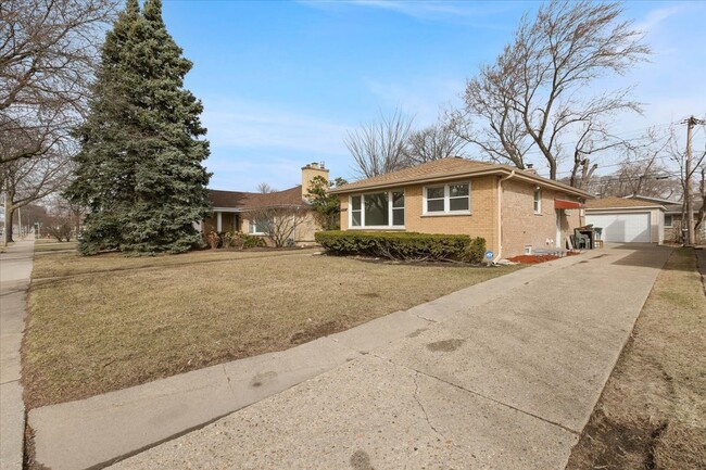 4538 Dempster St in Skokie, IL - Building Photo - Building Photo