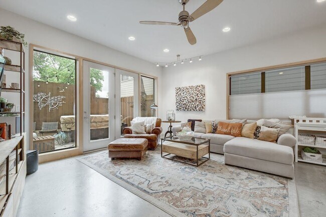 2608 Del Curto Rd in Austin, TX - Building Photo - Building Photo
