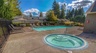 Pioneer Ridge Apartments in Oregon City, OR - Foto de edificio - Building Photo