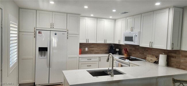 1051 Foxfire Ln in Naples, FL - Building Photo - Building Photo