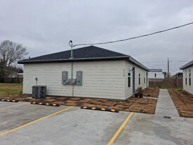 2102 Midland Dr in Thibodaux, LA - Building Photo