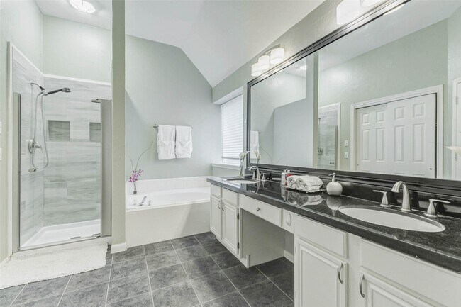 property at 4506 Silverlake Dr