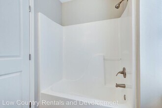 1602 E Henry St in Savannah, GA - Building Photo - Building Photo