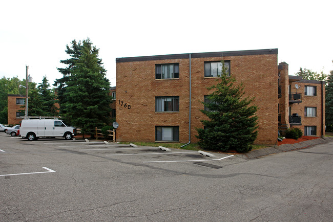 Western Hills in Maplewood, MN - Foto de edificio - Building Photo