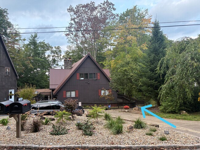 244 Toby St, Unit B in Clarion, PA - Foto de edificio - Building Photo