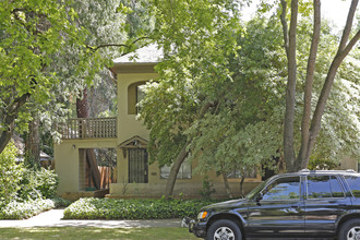 2620 F St in Sacramento, CA - Building Photo - Building Photo