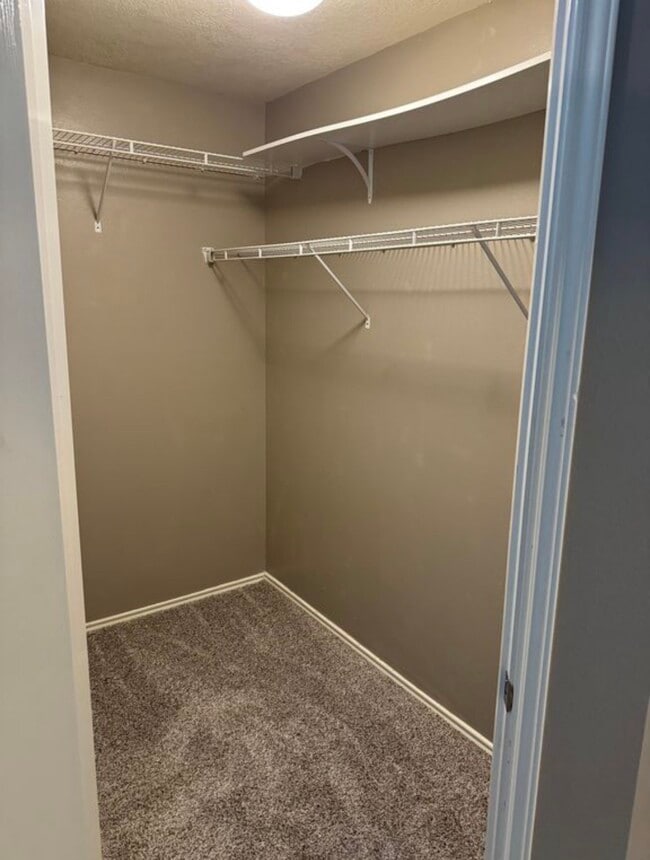 property at 10906 View Pointe Ln