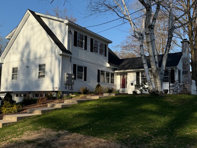 265 Lincoln St in Berlin, CT - Foto de edificio - Building Photo