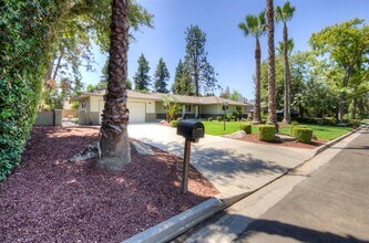 2553 W Scott Ave in Fresno, CA - Building Photo - Building Photo