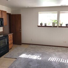 1621 10th St NW in Cedar Rapids, IA - Building Photo - Building Photo