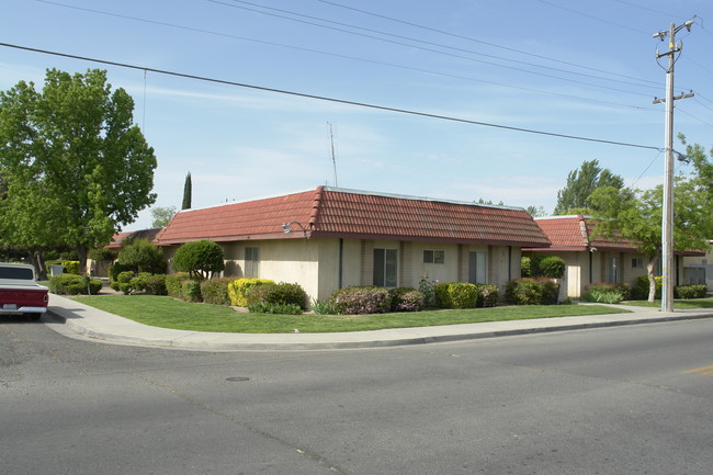 14711 W Kearney Blvd in Kerman, CA - Building Photo - Building Photo