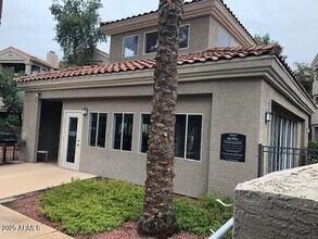 3830 E Lakewood Pkwy E in Phoenix, AZ - Foto de edificio - Building Photo