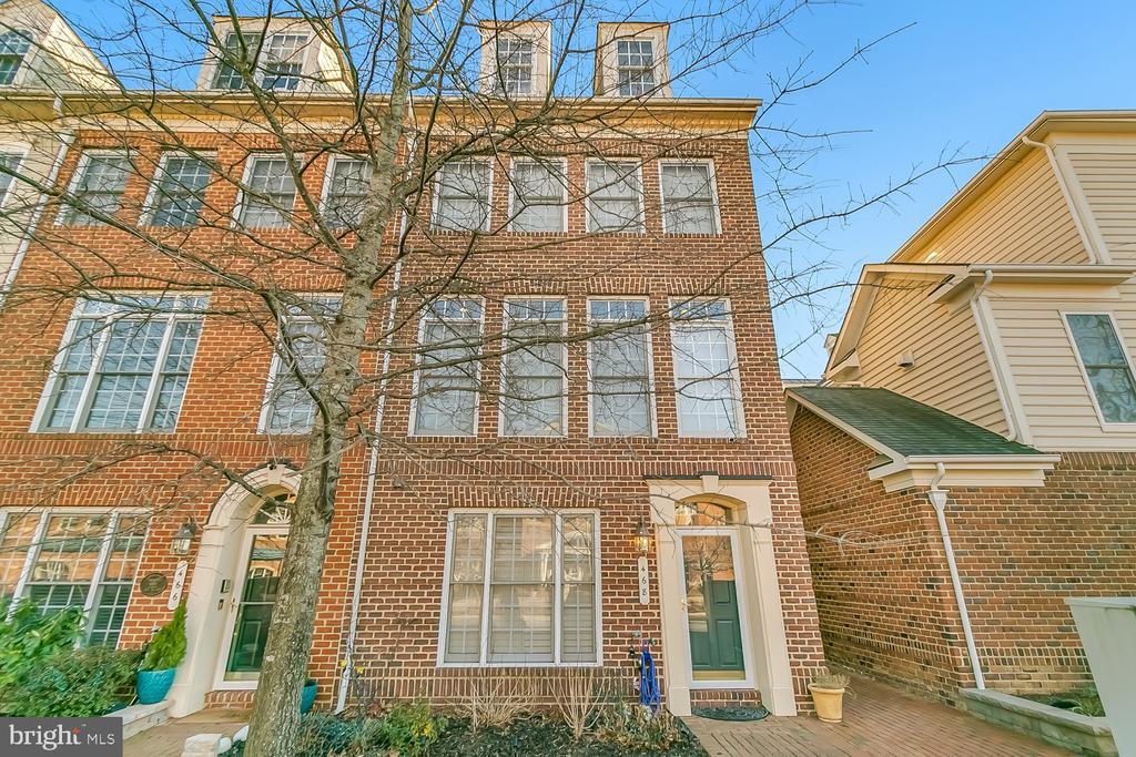 468 Ferdinand Day Dr in Alexandria, VA - Building Photo