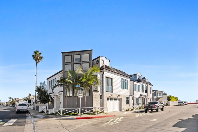 1831 W Balboa Blvd in Newport Beach, CA - Building Photo - Building Photo