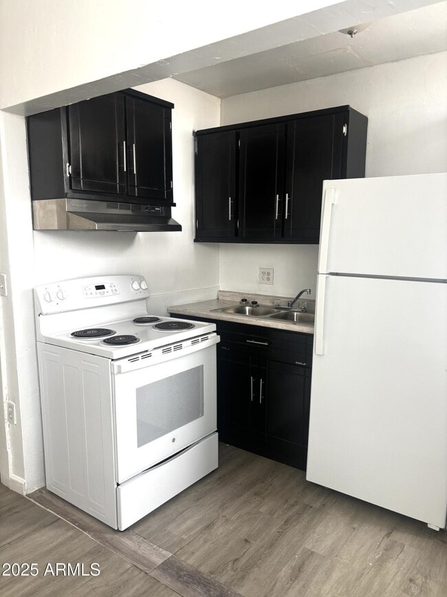 property at 633 E 9th St