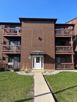 330 Shorewood Dr in Glendale Heights, IL - Building Photo
