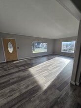 300 E Lake St in Mount Shasta, CA - Building Photo - Building Photo