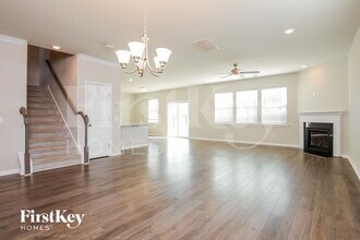 111 Stagecoach Ave in Summerville, SC - Foto de edificio - Building Photo