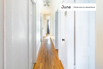 Room in Shared 4 bed/1 bath home in Boston, MA - Foto de edificio - Building Photo