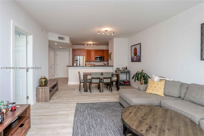 1300 Ponce de Leon in Coral Gables, FL - Building Photo - Building Photo