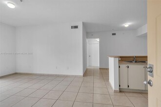 7280 NW 114th Ave in Doral, FL - Building Photo - Building Photo