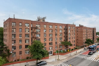 109-15 Merrick Blvd in Jamaica, NY - Building Photo - Building Photo