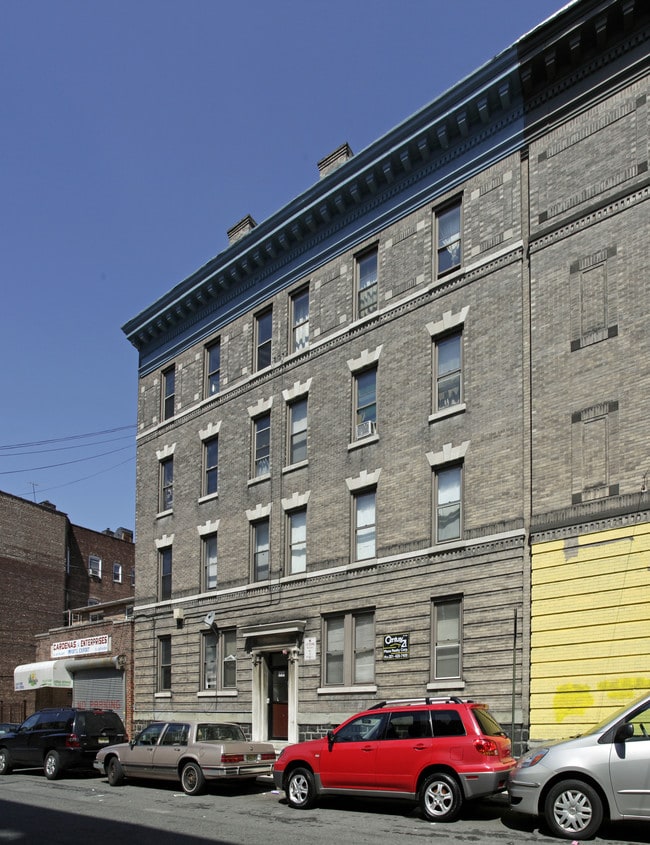 206 64th St in West New York, NJ - Building Photo - Building Photo