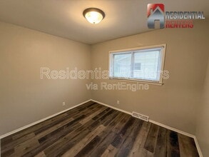 5826 N 117th St in Milwaukee, WI - Foto de edificio - Building Photo