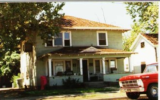 426 S 3rd Ave in Oakdale, CA - Building Photo