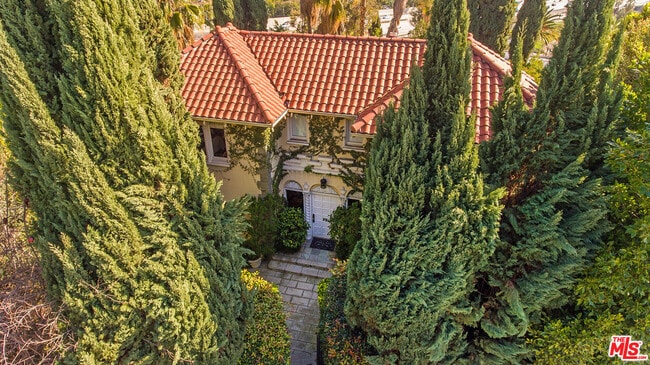 2022 Whitley Ave in Los Angeles, CA - Building Photo - Building Photo