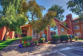 Cambridge on Seventh in Puyallup, WA - Building Photo - Building Photo