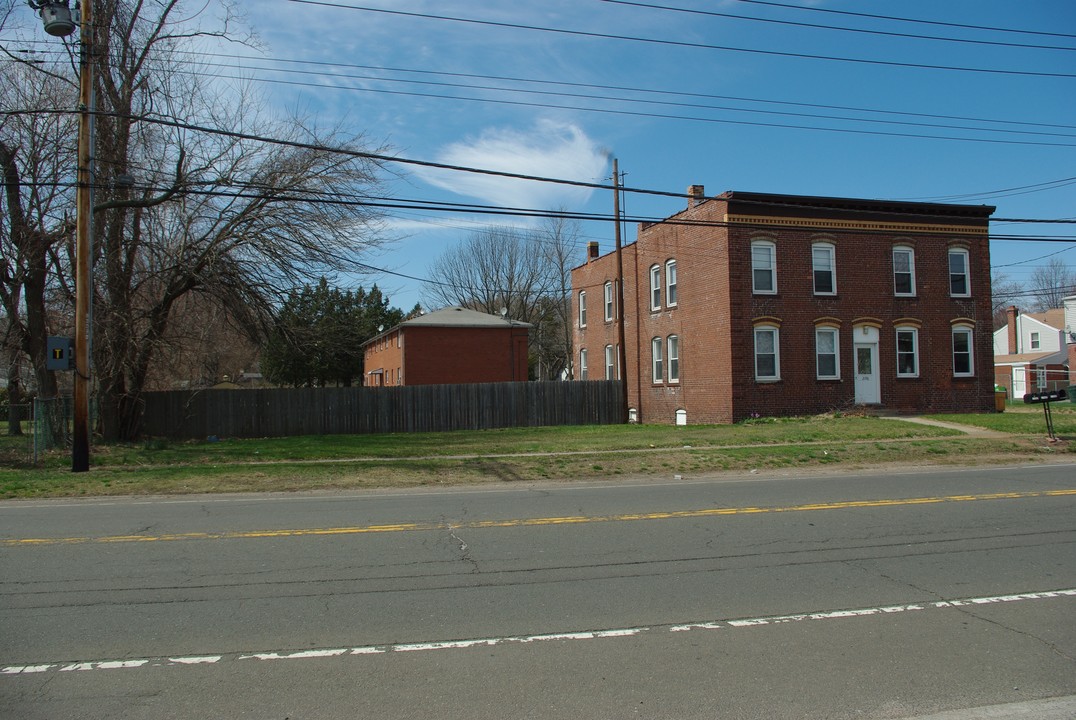 2196 State St in Hamden, CT - Foto de edificio