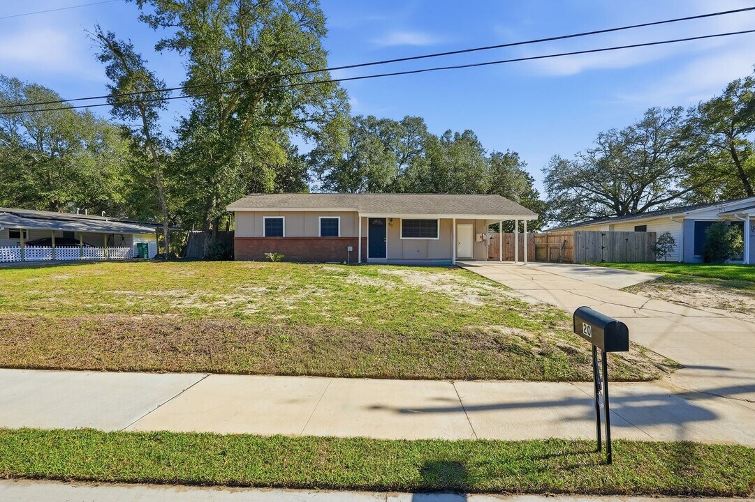 20 Kohler Dr in Mary Esther, FL - Building Photo