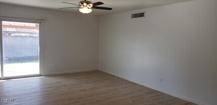 2001 W Summit Pl in Chandler, AZ - Building Photo - Building Photo