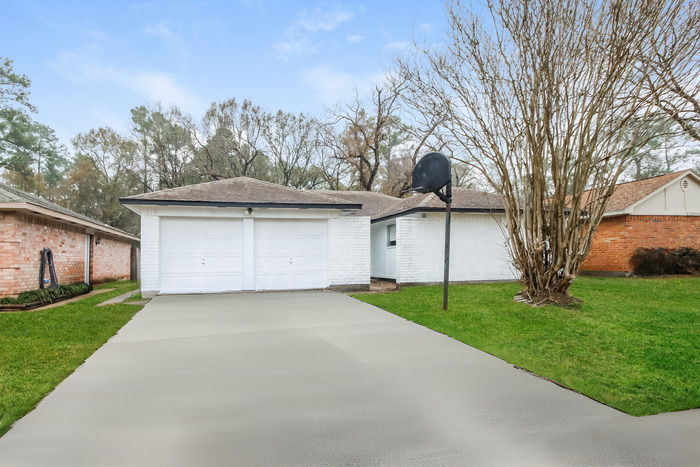 6615 Brookgate Dr in Spring, TX - Building Photo