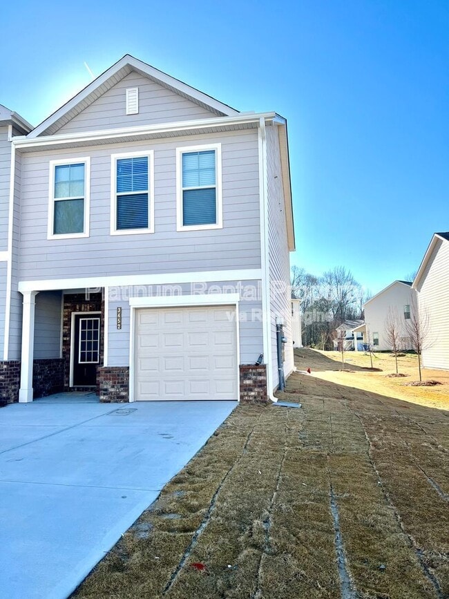 3452 Sumersbe court in Atlanta, GA - Building Photo - Building Photo