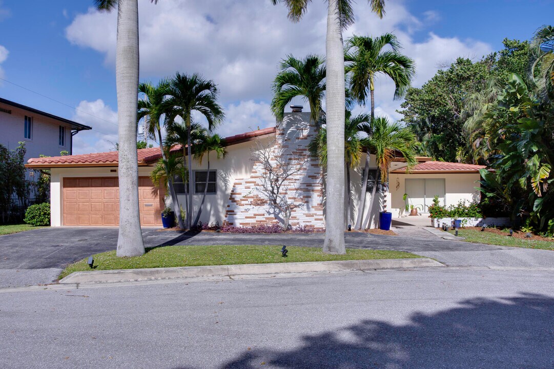550 NE 16th St in Boca Raton, FL - Building Photo