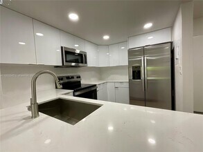 11281 SW 88th St in Miami, FL - Building Photo - Building Photo