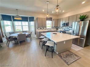 163 Indies Dr E in Naples, FL - Building Photo - Building Photo