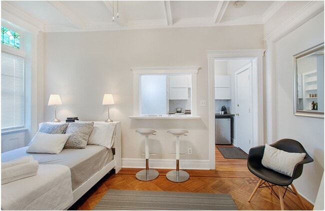 17 Britton St, Unit Studio Apt. in Jersey City, NJ - Foto de edificio - Building Photo
