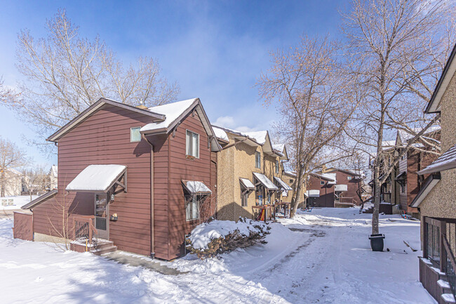 Woodvale Townhomes in Edmonton, AB - Building Photo - Building Photo