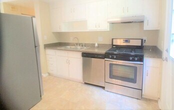 2875 Woodburn Ct in College Park, GA - Building Photo - Building Photo