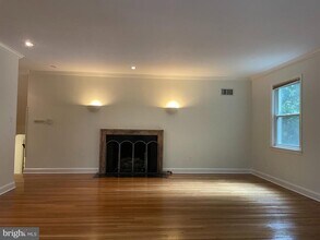 2266 48th St NW in Washington, DC - Foto de edificio - Building Photo
