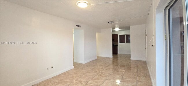 718 SE 8th St in Hialeah, FL - Building Photo - Building Photo