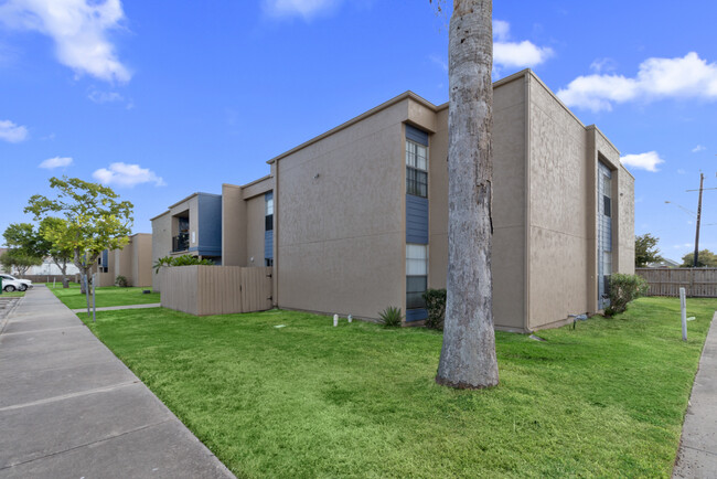 Oso Bay Apartments in Corpus Christi, TX - Building Photo - Building Photo