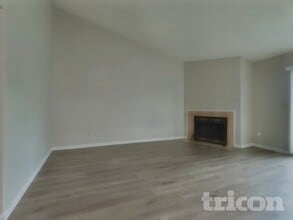 9411 Aizenberg Cir in Elk Grove, CA - Foto de edificio - Building Photo