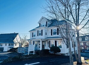 24 Walpole St, Unit 2 in Norwood, MA - Foto de edificio - Building Photo